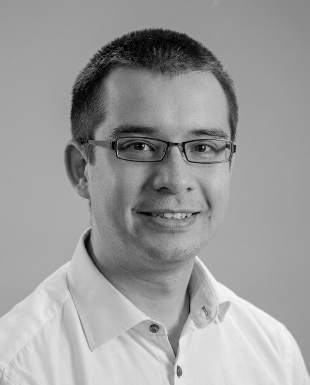 Dr Richard J Pinder